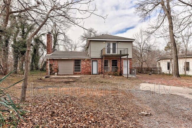 Building Photo - 2200 N St Luke Ave