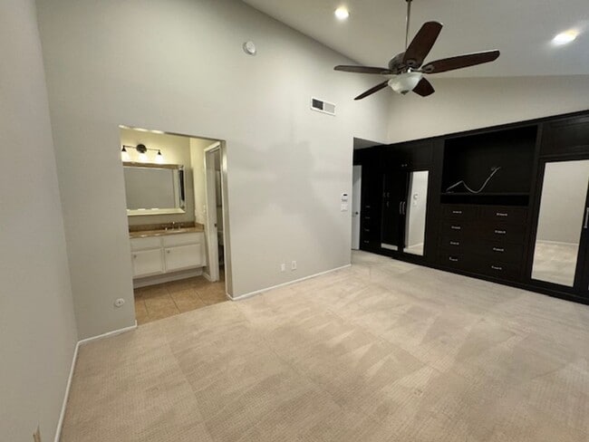 Building Photo - Serene 2 bedroom townhome