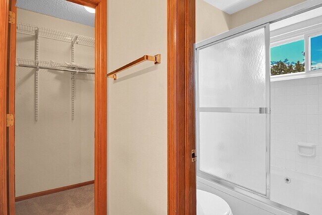 Building Photo - $3,050.00, 4 bed, 3 bath, located in Auror...