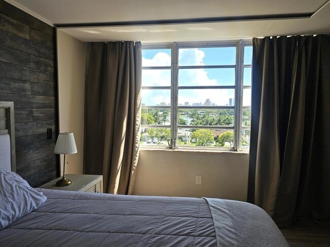 Building Photo - 1780 NE 191st St