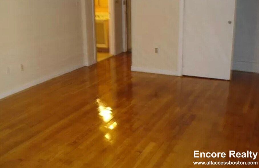 Building Photo - 126 Warren St