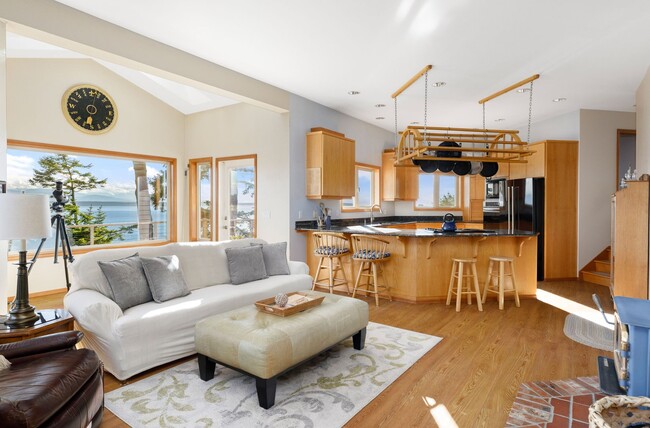 Building Photo - One Acre of Gorgeous Views and a Spacious ...