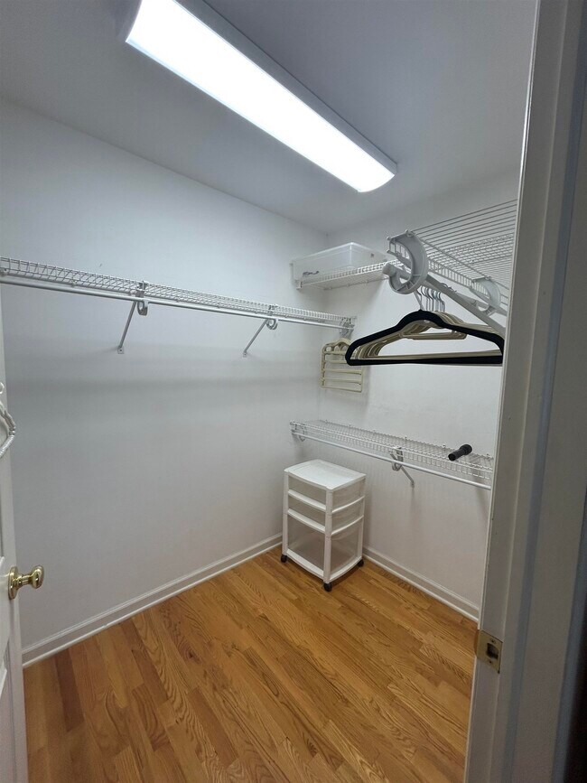Building Photo - 302 Grand Ridge Dr