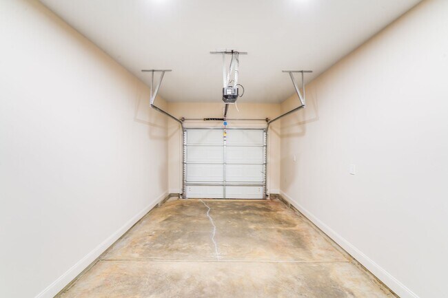 Building Photo - 645 Brookwood St