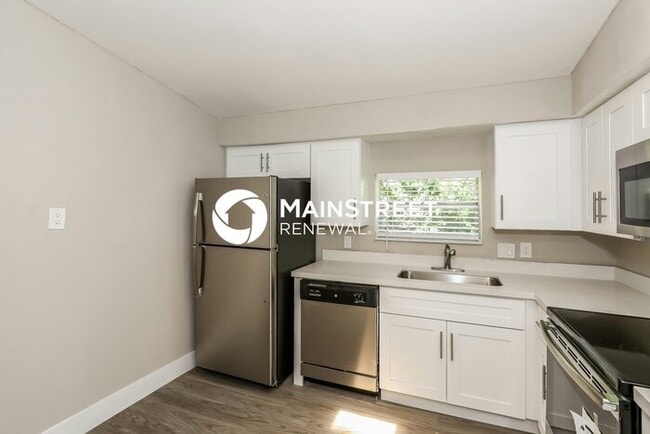 Building Photo - 2 Bedroom Pet-Friendly Home in Hollywood, ...