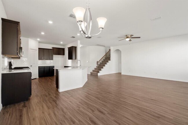 Building Photo - 400 Mante Ct