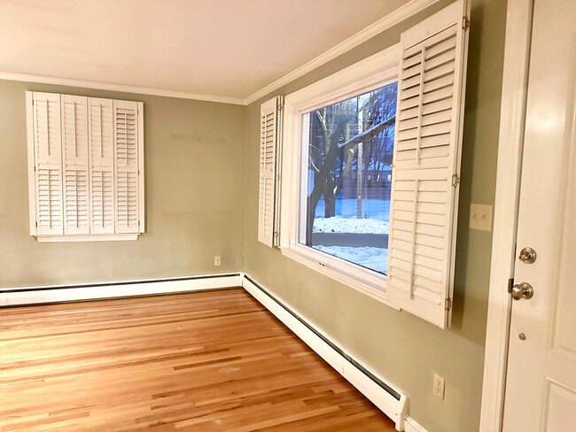 Building Photo - Updated 4 Bedroom House