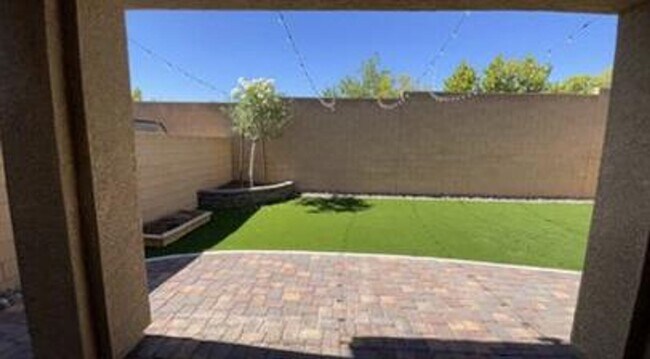 Building Photo - Spectacular NW Home For Rent