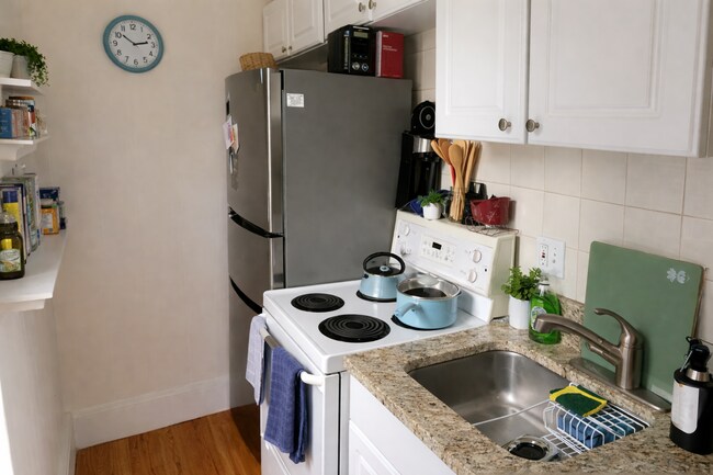 Building Photo - 108 Myrtle St