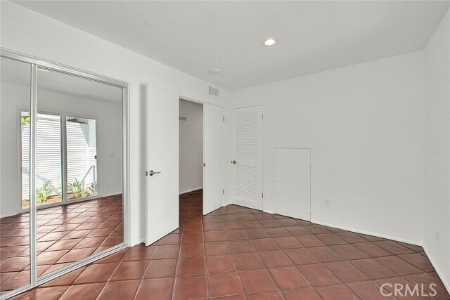 Building Photo - 310 Bayview Dr