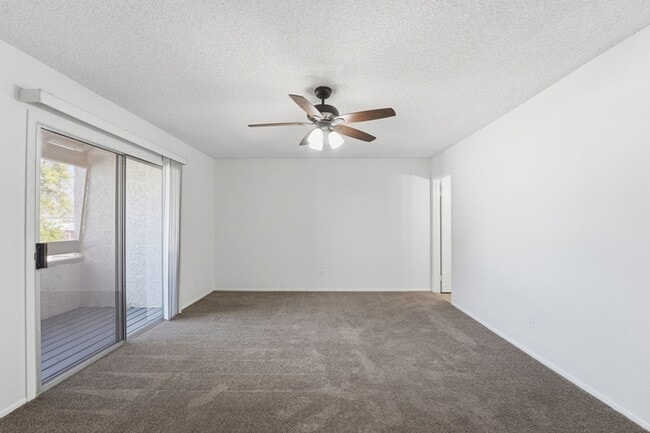 Building Photo - Beautiful 3-Bedroom Townhome in Northern Manor West