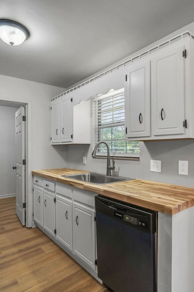 Building Photo - FOR RENT in Goodlettsville - Beautiful Renovation!