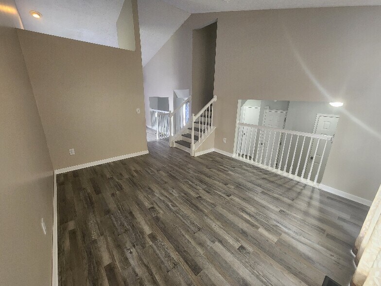 Building Photo - 966 Robmeyer Dr
