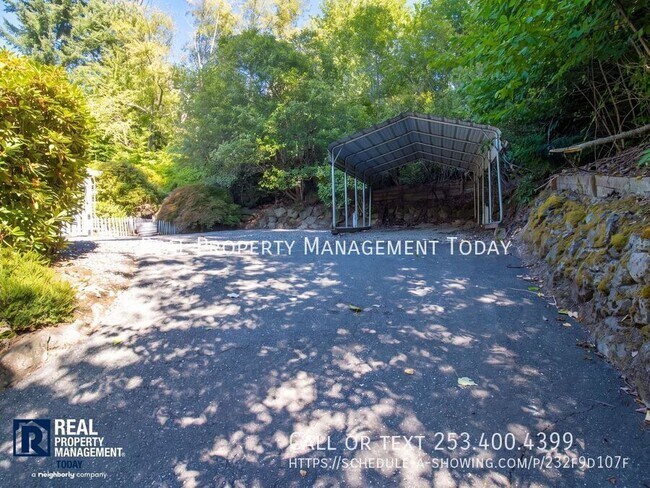 Building Photo - 1531 Vista Dr