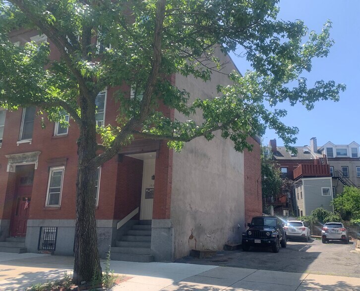 Building Photo - 368 Main St