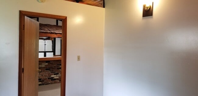Building Photo - 1112 Oak St