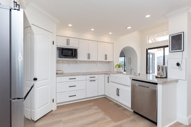 Building Photo - 5 Bed, 4 Bath in the Beautiful Alpine