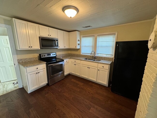 Building Photo - Updated 2/1 House in Old East Rome $995