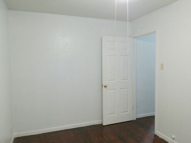 Building Photo - 4326 Vestal St