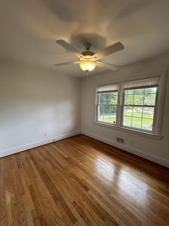 Building Photo - 203 Oak Leaf Dr