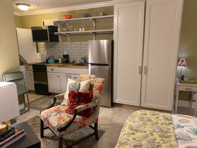 Building Photo - Kings Drive