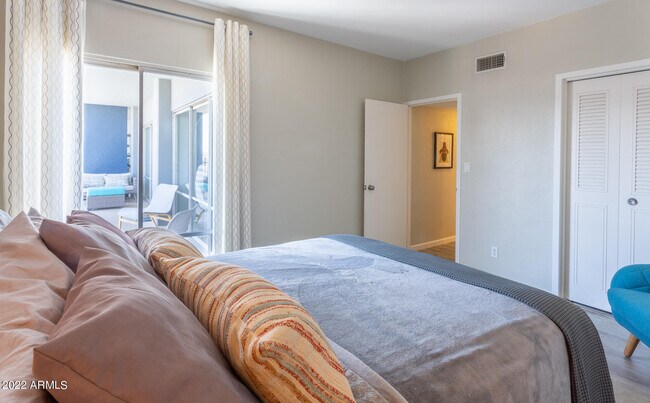 Building Photo - 805 4th Ave