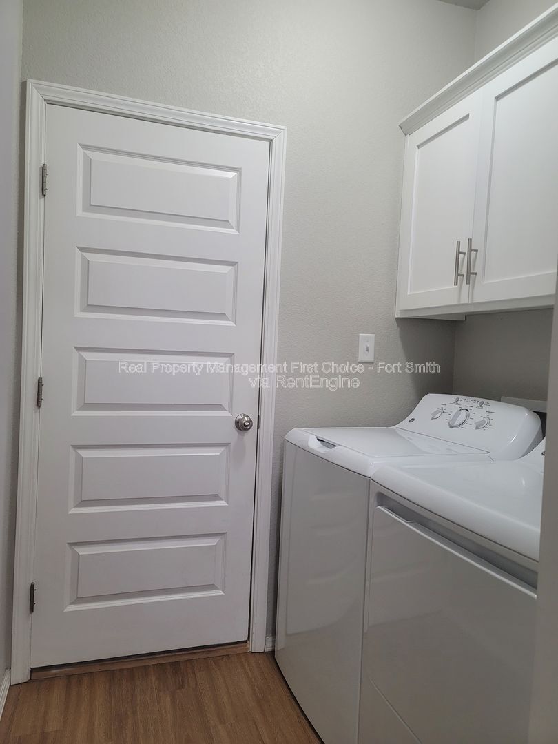 Building Photo - 2108 Ingalls Ln