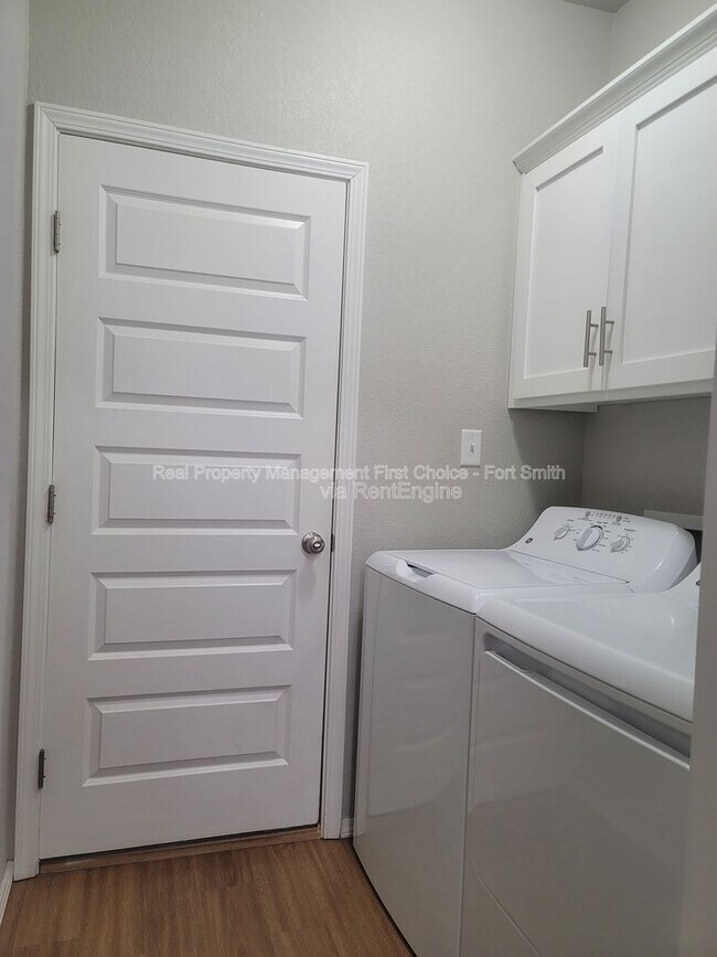 Building Photo - 2108 Ingalls Ln