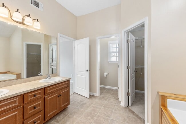 Building Photo - 2507 Hickoryridge Dr