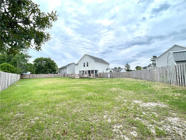 Building Photo - 82 Essex Ct W