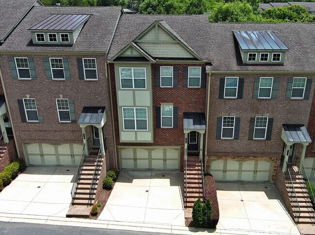 Building Photo - 3 bedroom 3 bath  Townhouse in Cobblestone...