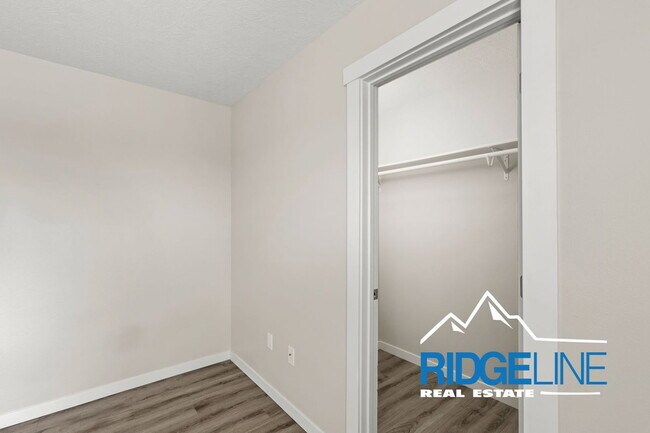Building Photo - 1120 American Ave