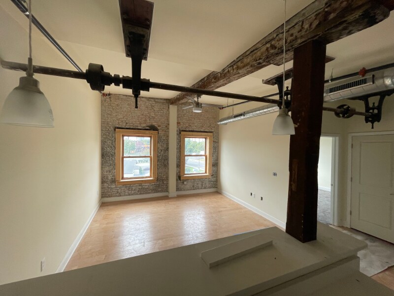Building Photo - 883 Broadway