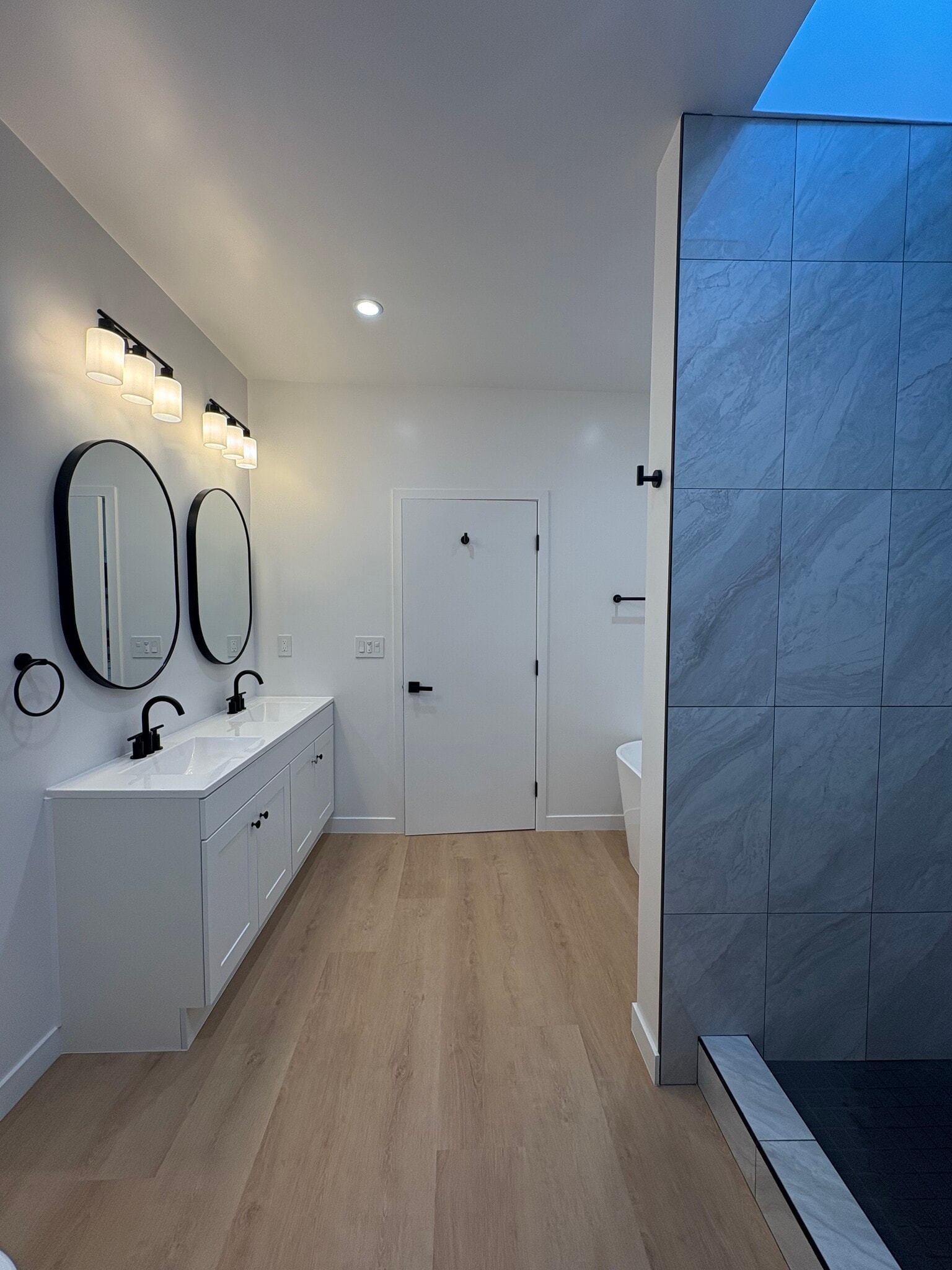 Bathroom - 7834 S Harvard Blvd