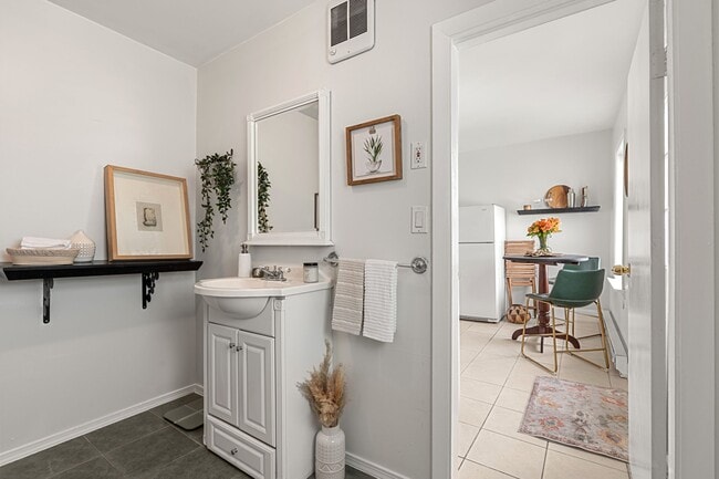 Building Photo - 377 Dorchester St