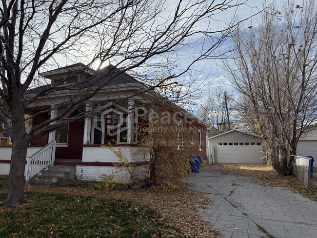 Building Photo - 128 E Truman Ave