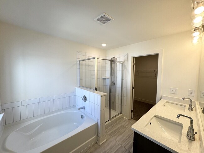 Building Photo - Stylish 3BR Townhome with Private Yard & T...