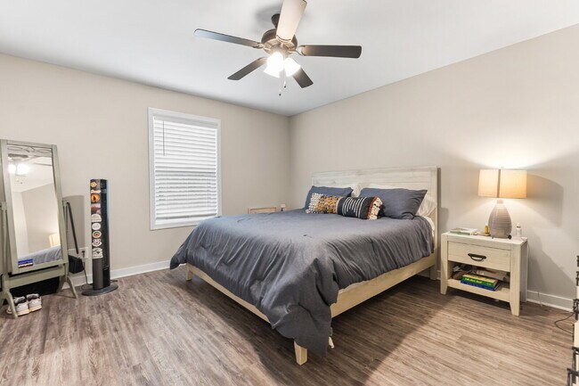 Building Photo - 105 Tahoma Dr