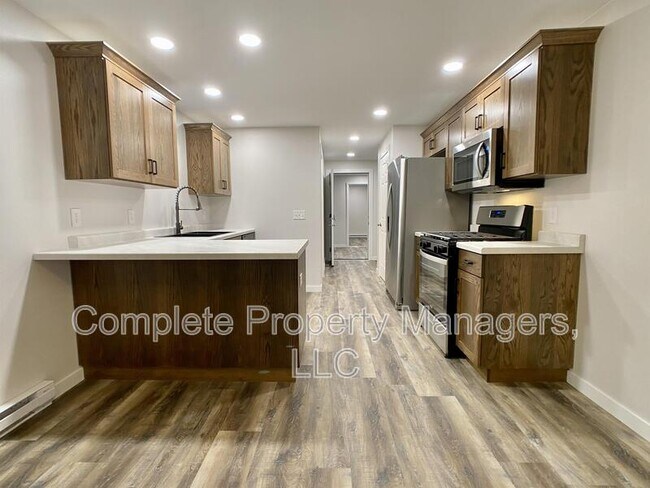 Building Photo - 423 Adams Ave