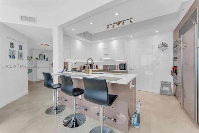 Building Photo - 3101 S Ocean Dr