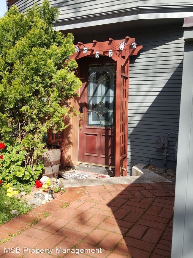 Building Photo - 2289 Bonifacio St