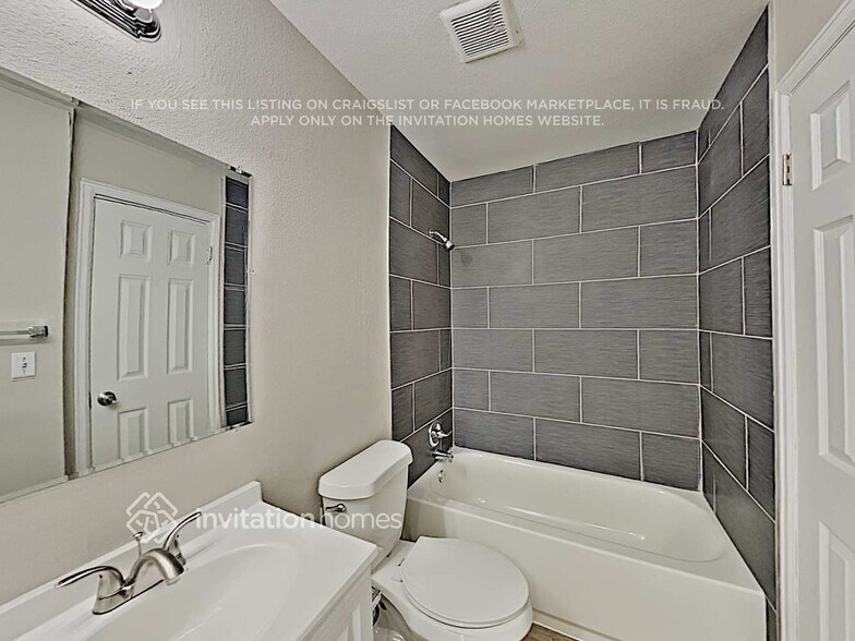 Building Photo - 6003 S Perth St