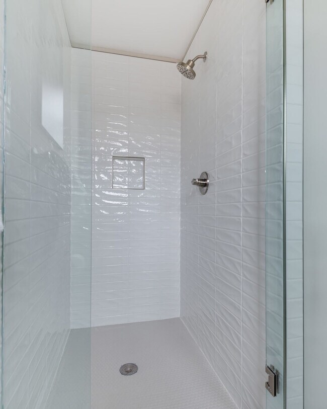 Building Photo - 1405 Napoleon St