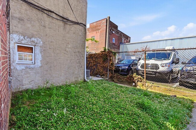 Building Photo - 2112 Orthodox St