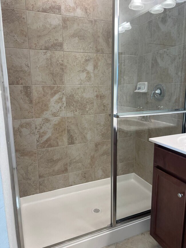 Building Photo - 3BR/2.5BA/1CG Townhome in Gran Paradiso