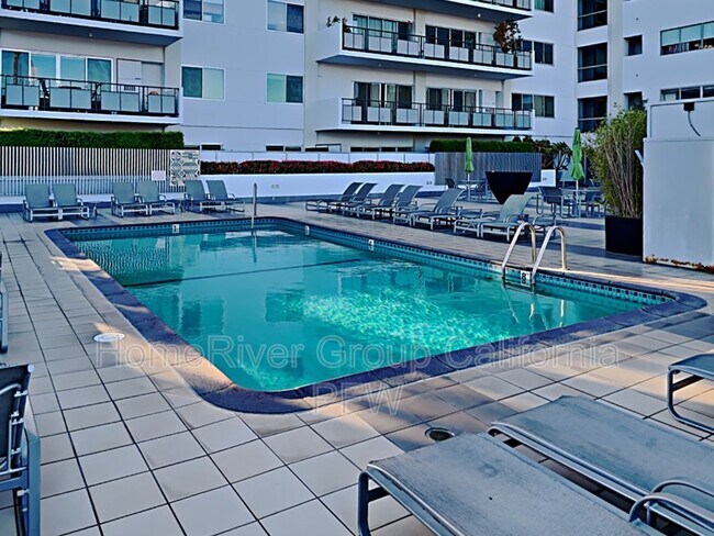 Building Photo - 1155 N La Cienega Blvd