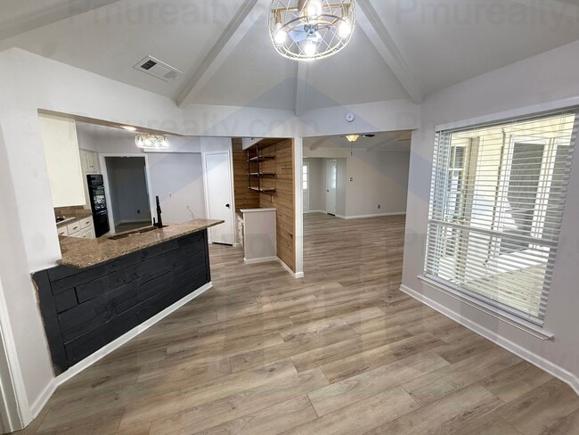 Building Photo - AVAILABLE NOW!!! Beautiful 4-bedroom, 2.5-bath home in the heart of Richardson