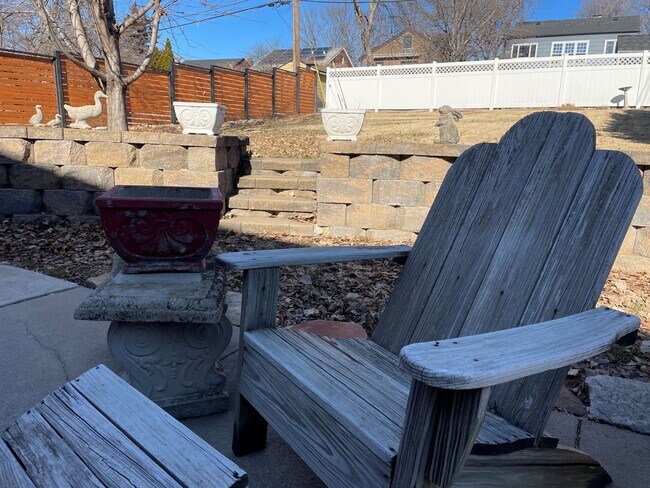 Building Photo - Aksarben Tudor For Rent