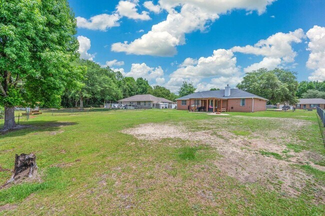 Building Photo - 422 Shoal Lake Dr