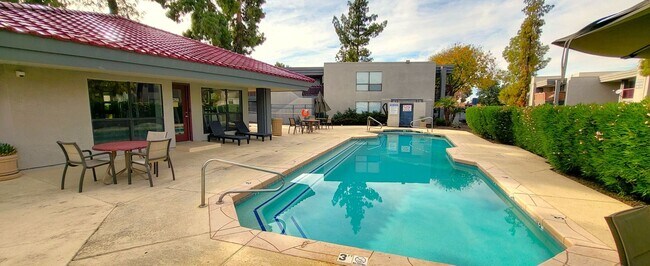 Building Photo - 1st FULL MONTH RENT FREE!!! VERY NICE & AFFORDABLE 2 BED / 2 BATH CONDO – W/D, PATIO, POOL!